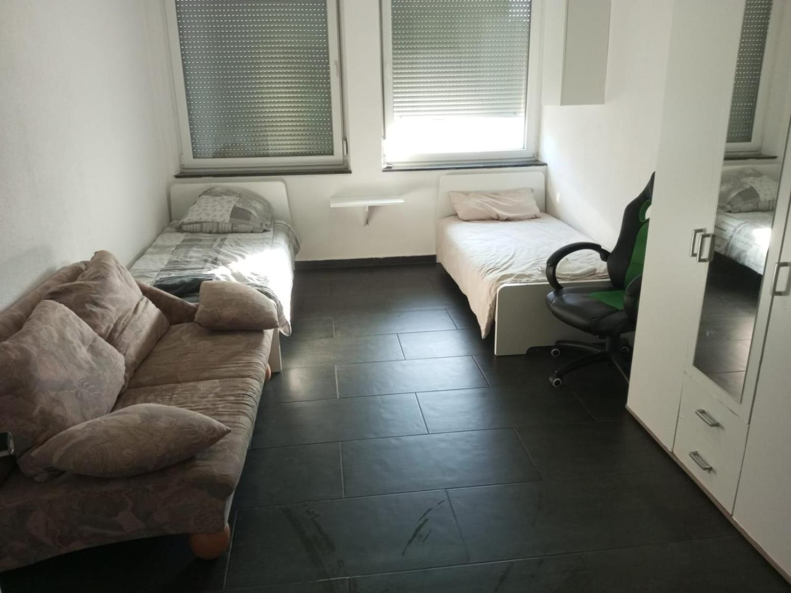 Gemuetliches Lisa Zimmer Mit Gemeinschaftskueche Heilbronn Zentrum Exterior foto
